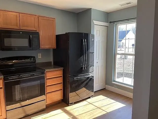8372 Sotheby Dr — Photo 11