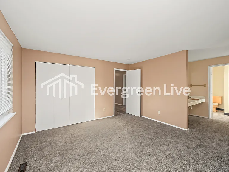 1733 Continental Dr — Photo 9