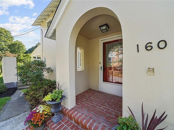 2nd image of 160 Highland Ave