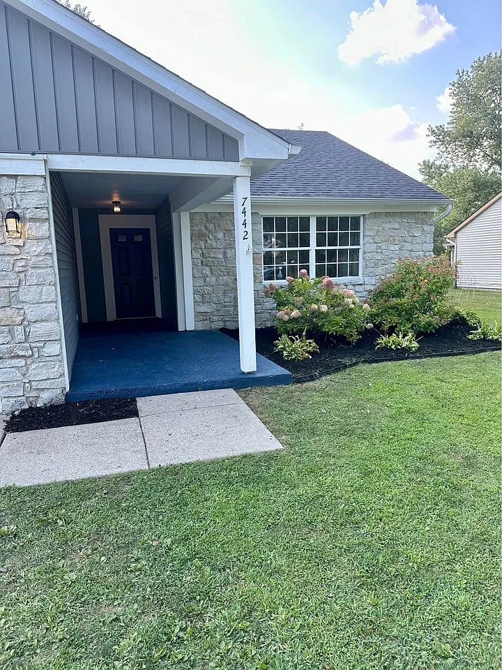 7442 Cobblestone West Dr photo 1
