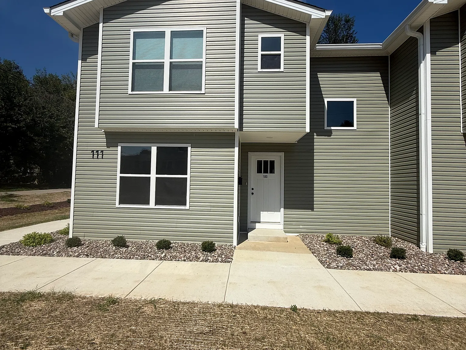 2 bed, 1.5 bath, 1100 sqft, $1,450 — Photo 1