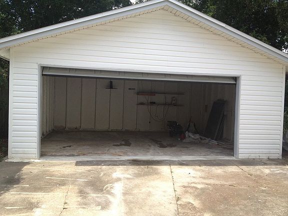 3rd image of 3132 Plum St