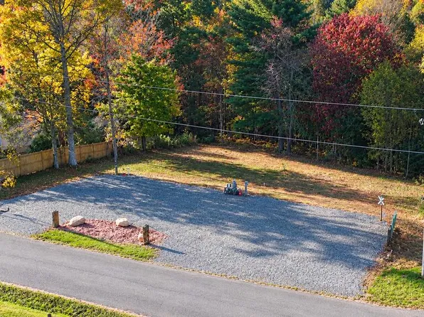 203 Revere Rd, Galax, VA 24333