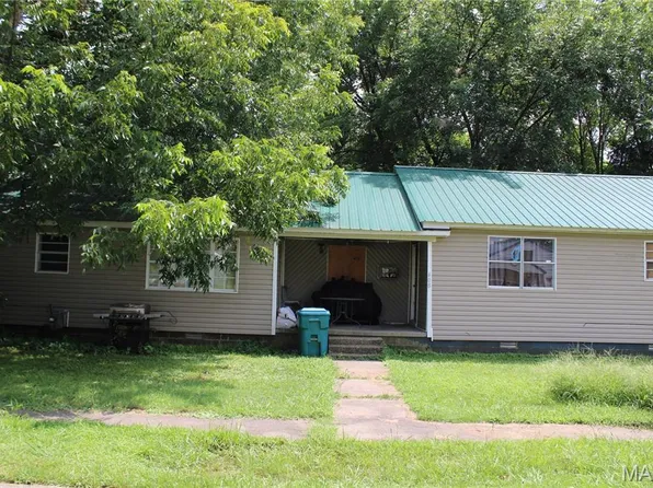 408 E 20th St, Caruthersville, MO 63830