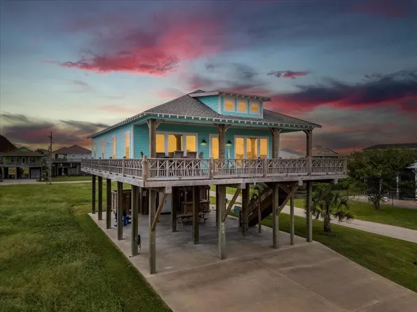 879 Wommack Dr, Crystal Beach, TX 77650