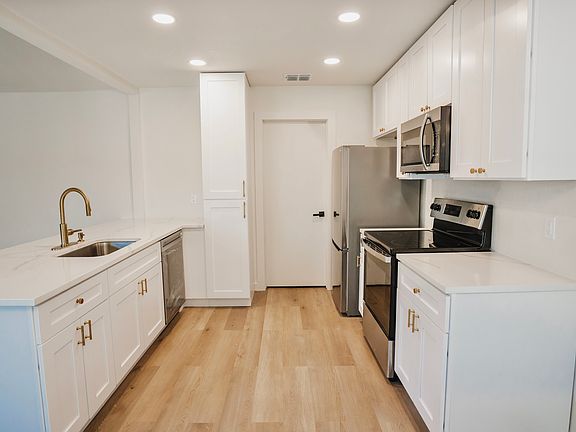 5th image of 10351 Aristocrat St