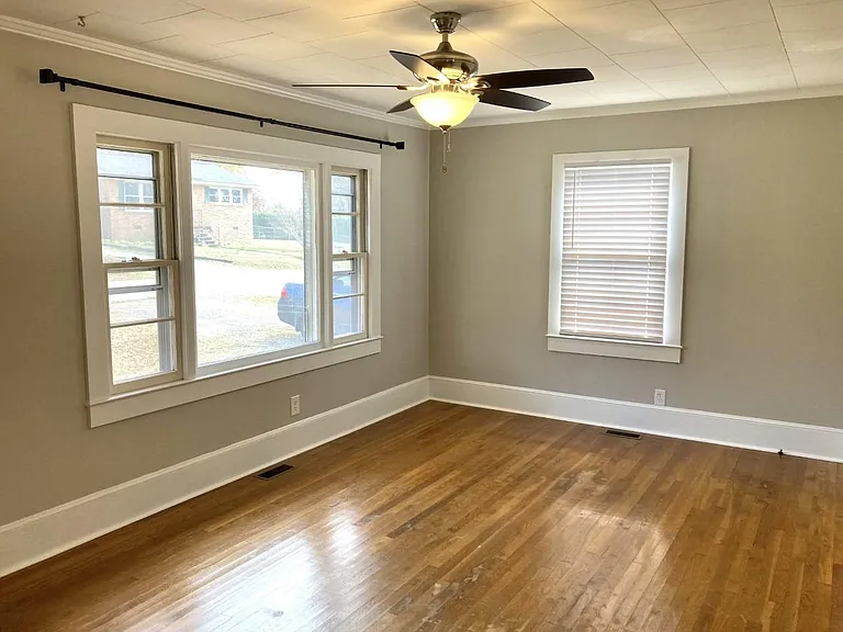 2567 Henry Ave — Photo 4