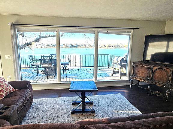 4th image of 3312 W Lakeshore Dr
