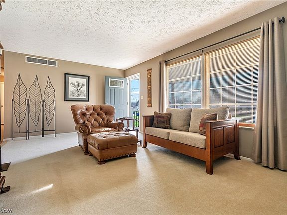 5th image of 3217 Creekside Dr