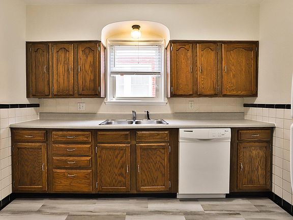 3rd image of 5443 Loughborough Ave