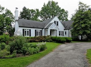 1208 S McKnight Rd, Saint Louis, MO 63117