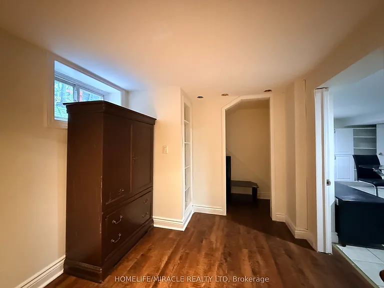 755 Somerville St — Photo 18