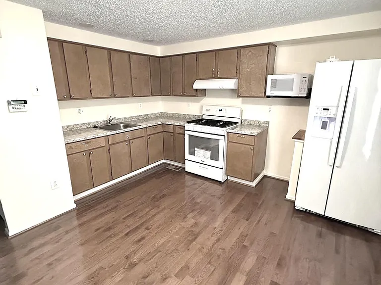 1754 Abbotston St — Photo 12