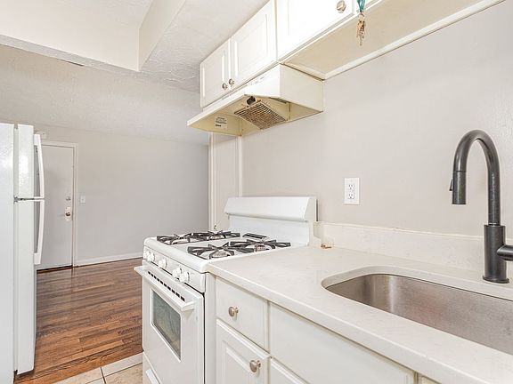 2nd image of 4220 Webster Ave APT 1
