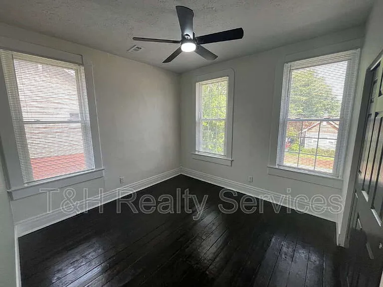 1146 Olive St — Photo 12