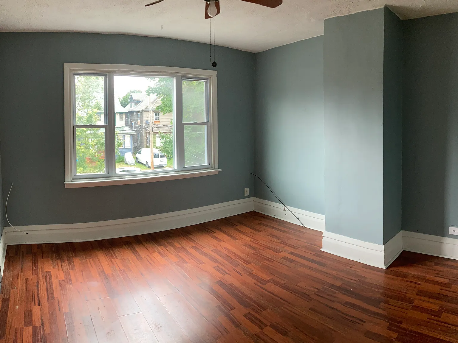 2 bed, 1100 sqft, $1,300 — Photo 3