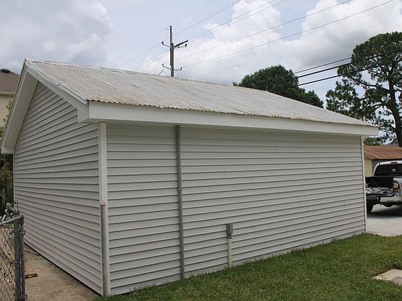 Use of single car garage, storage and off street parking