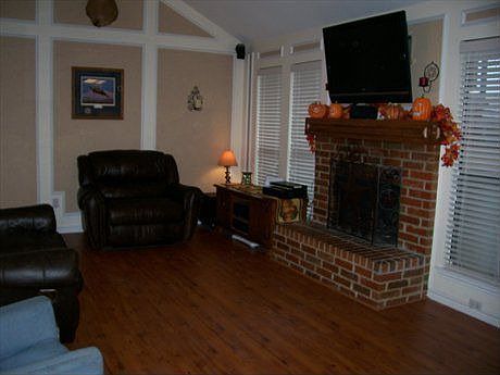 3rd image of 805 Meadowdale Dr