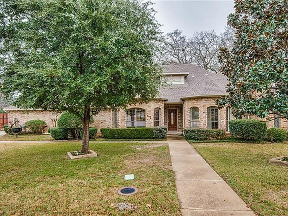 2nd image of 628 Arbor Ct