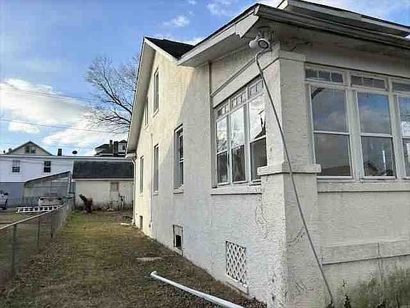 2nd image of 209 3rd Ave