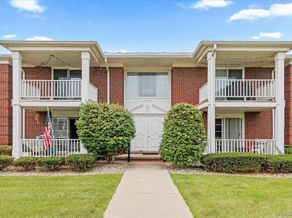 1744 Harrison Ave #C-7, Trenton, MI 48183