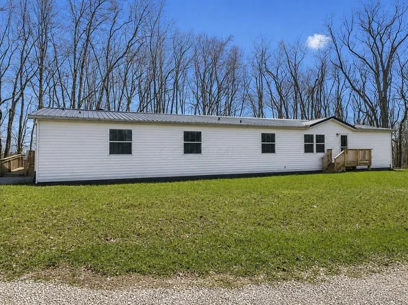 2525 Panther Dr NE, New Lexington, OH 43764