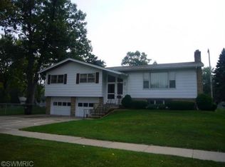 1515 Chapel Rd, Muskegon, MI 49441