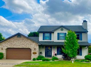 1014 Flickerham Dr, Grand Ledge, MI 48837