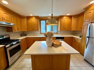 31 Sears Ave FLOOR 2, Melrose, MA 02176