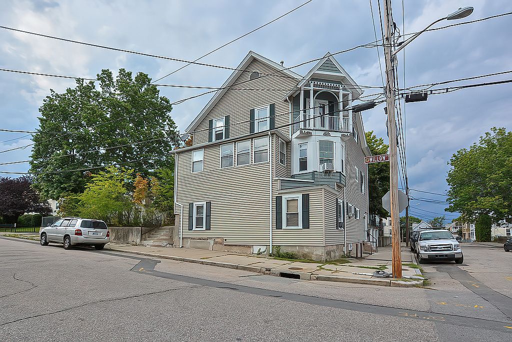 470 Willow St, Woonsocket, RI 02895 Zillow