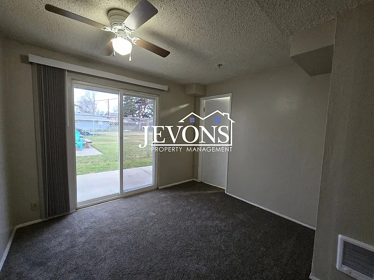 406 S 60th Ave #B — Photo 6