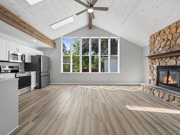 3rd image of 924 N Oakwood AVENUE