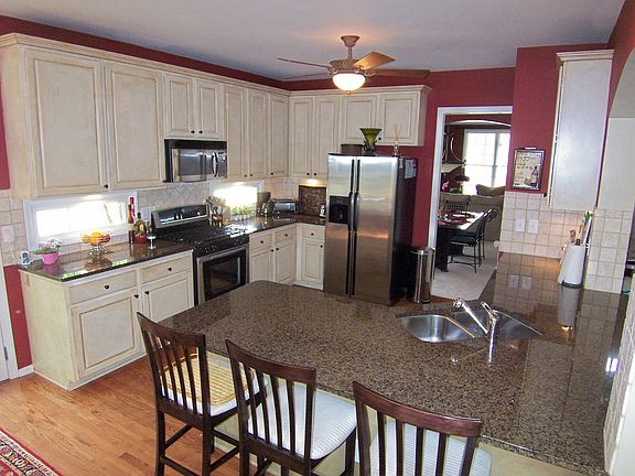 Newly remodeled kitchen with granite, ss appliances, glazed cabinets and hw fl