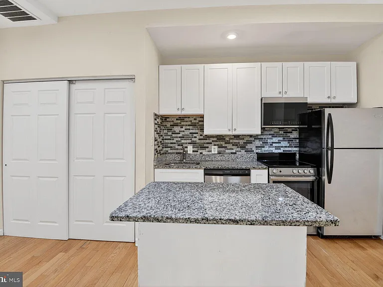 1648 Park Rd NW #6 — Photo 3