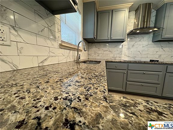 5th image of 1402 Goode Dr