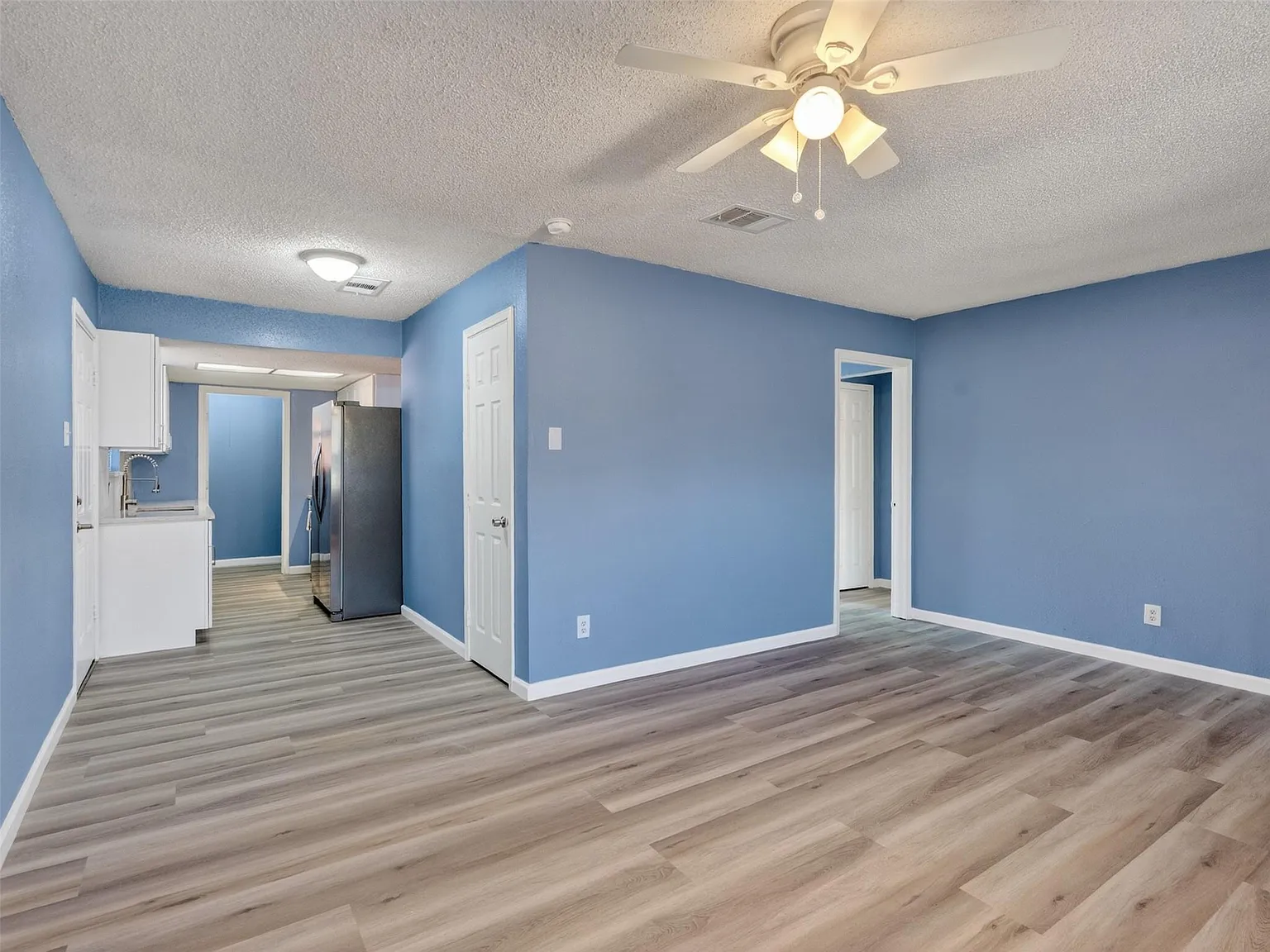 3 bed, 1.0 bath, 1050 sqft, $1,600 — Photo 4