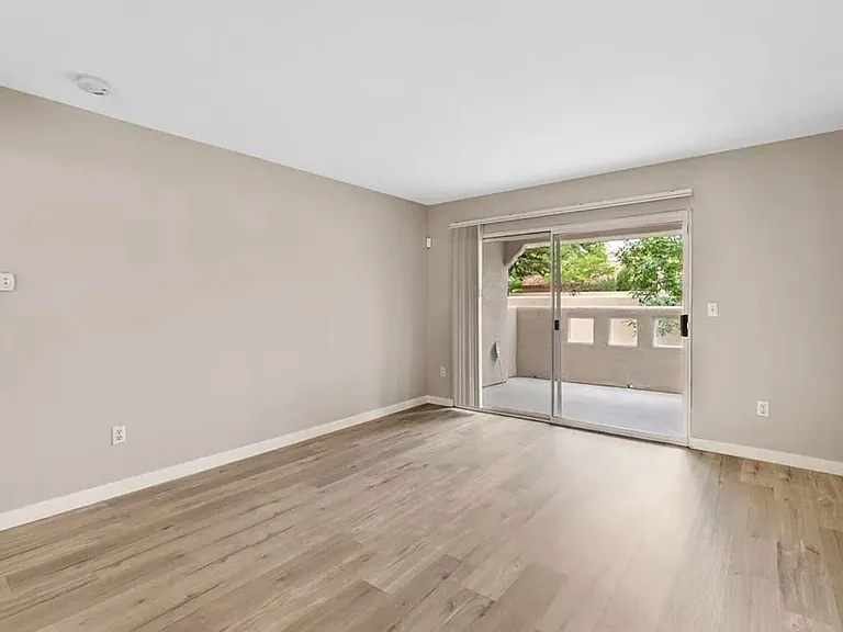 1900 Tierra Vista Dr #104 — Photo 4