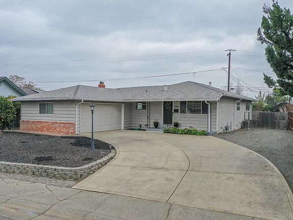 2nd image of 305 S 8th Street