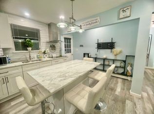 8 Hemlock Dr #2, Bay Shore, NY 11706