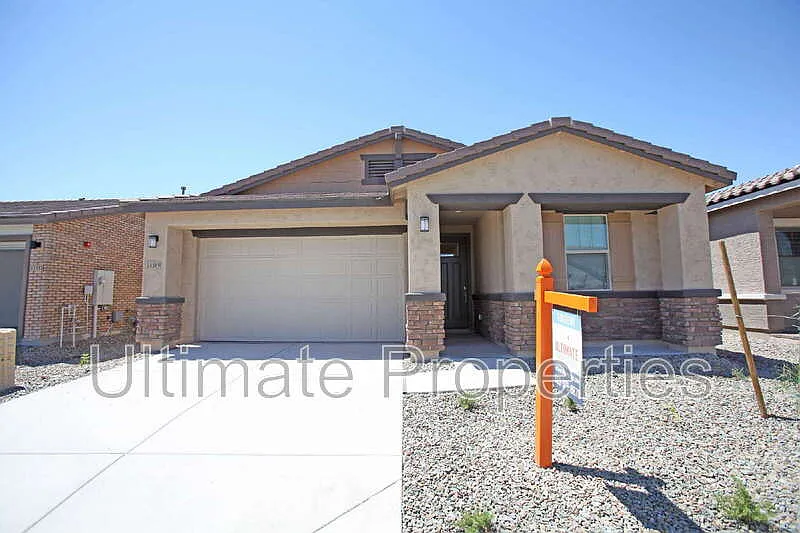 4 bed, 3.0 bath, 2002 sqft, $2,495 — Photo 3
