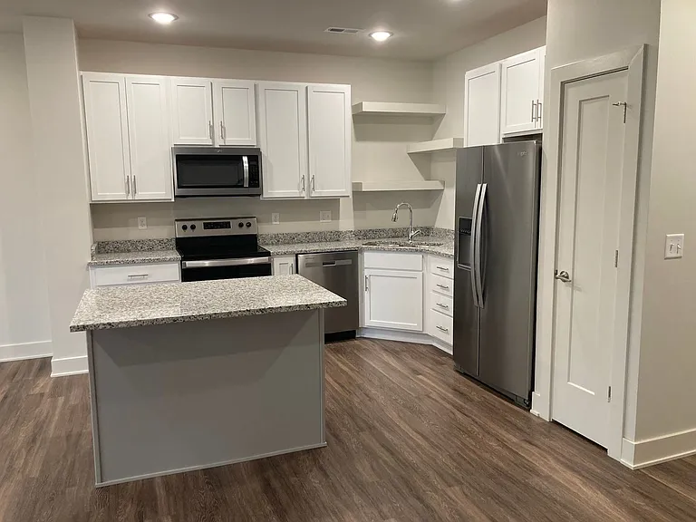 312 Lincoln St — Photo 17
