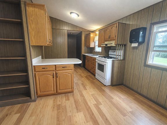 3rd image of 218 S Bills St