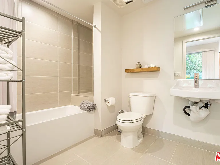 3726 Kelton Ave #102 — Photo 17