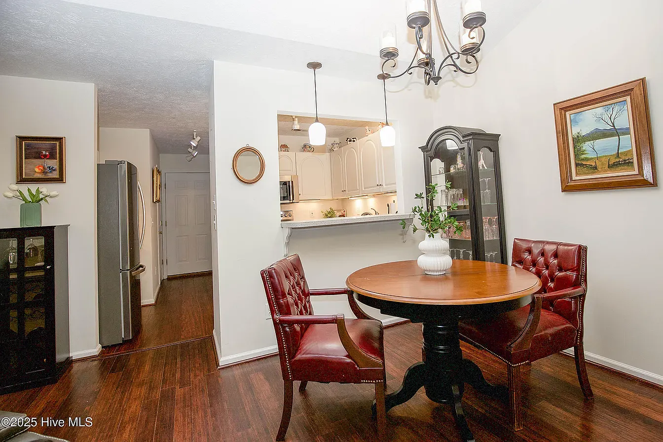 2 bed, 1129 sqft, $1,800 — Photo 3