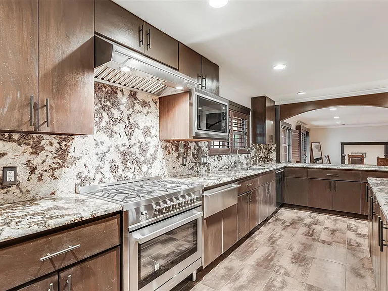4900 Balcones Dr — Photo 11