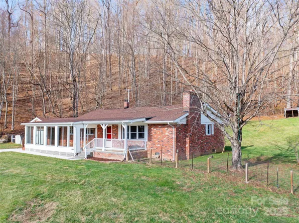 1040 Prices Creek Rd, Burnsville, NC 28714