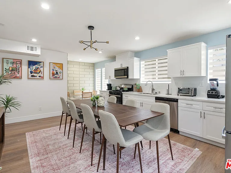 1341 N Mariposa Ave — Photo 2