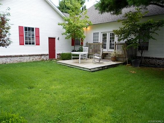 Peaceful back yard setting