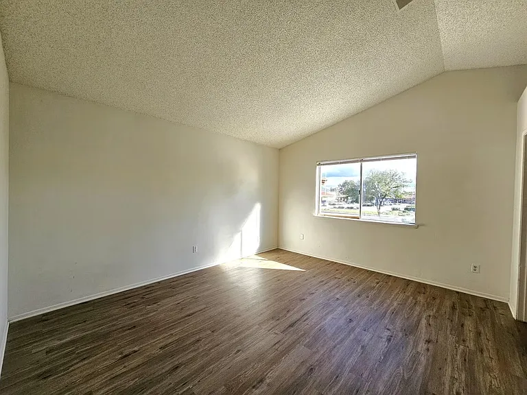 24657 Carolyn Ave — Photo 24