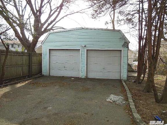 5th image of 130 E Greenwich Ave